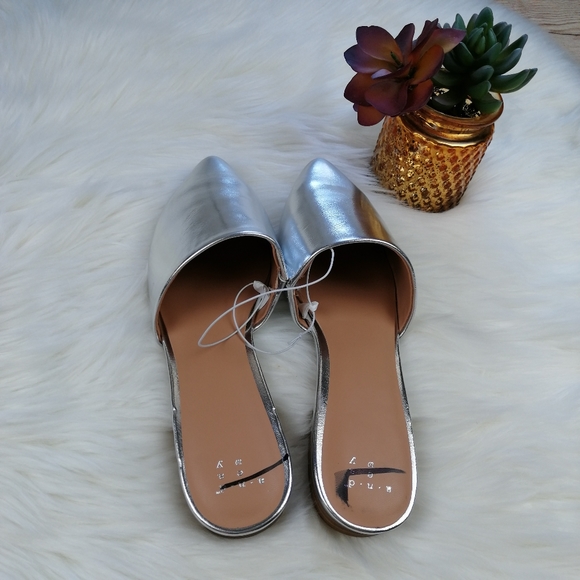 A New Day Junebug Metallic Silver Mules - Picture 6 of 8